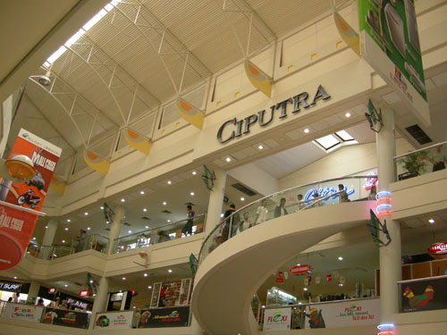 MAL CIPUTRA SEMARANG PERINGATI HARI BATIK