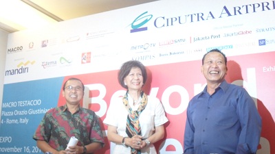 BEYOND THE EAST: EKSPLORASI KONSUMERISME GLOBAL