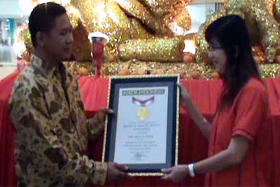 REPLIKA NAGA DI MAL CIPUTRA SEMARANG PECAHKAN REKOR MURI