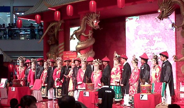 MAL CIPUTRA GELAR PERNIKAHAN TIONGHOA MASSAL