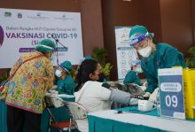 Foto Vaksinasi (1) Foto Vaksinasi (1)