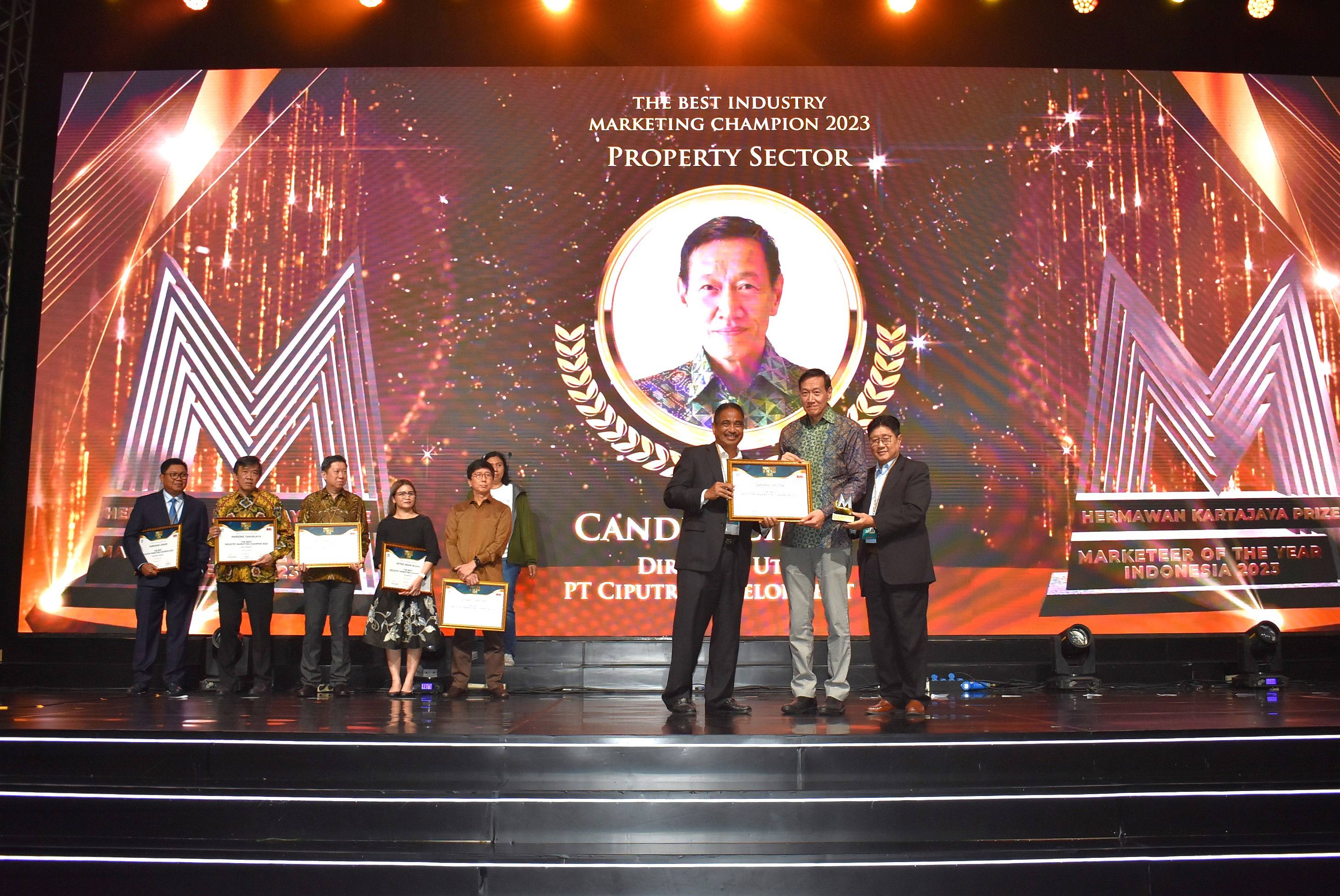 Mr. Candra Ciputra Receives “The Best Industry Marketing Champion Award” from MarkPlus